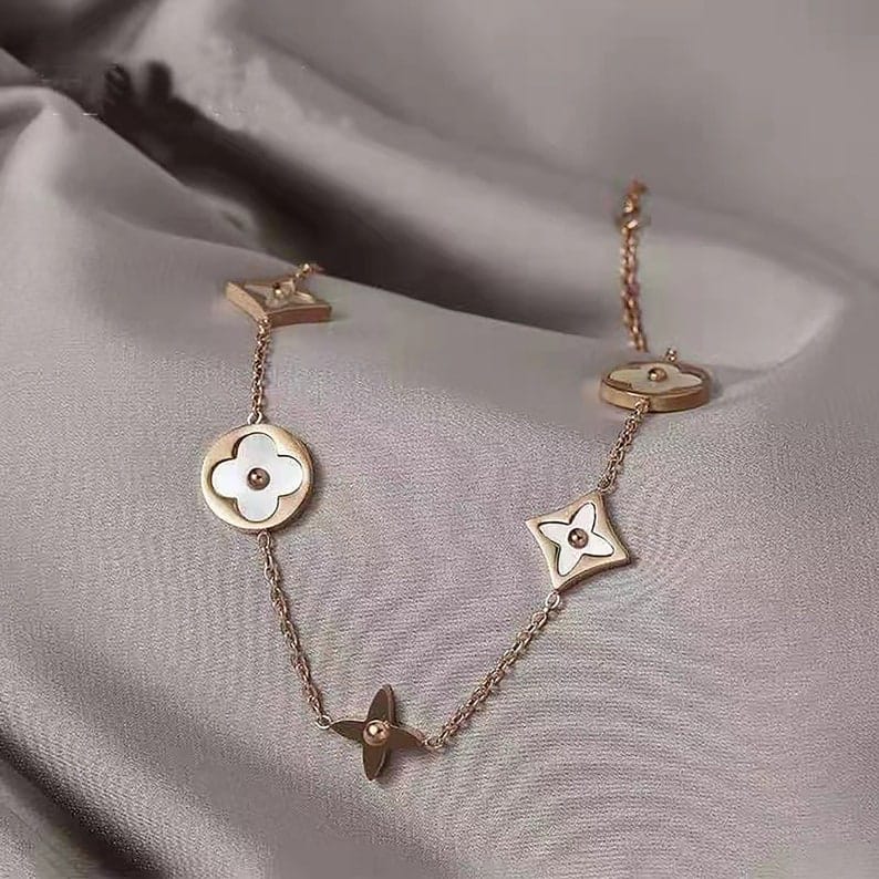 Goldy Necklace
