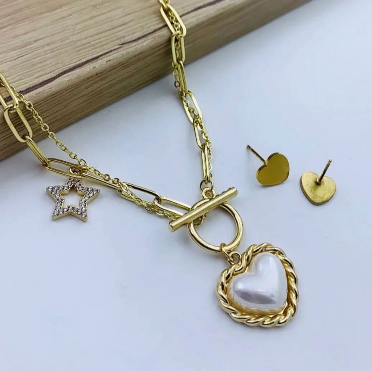 Amor Necklace