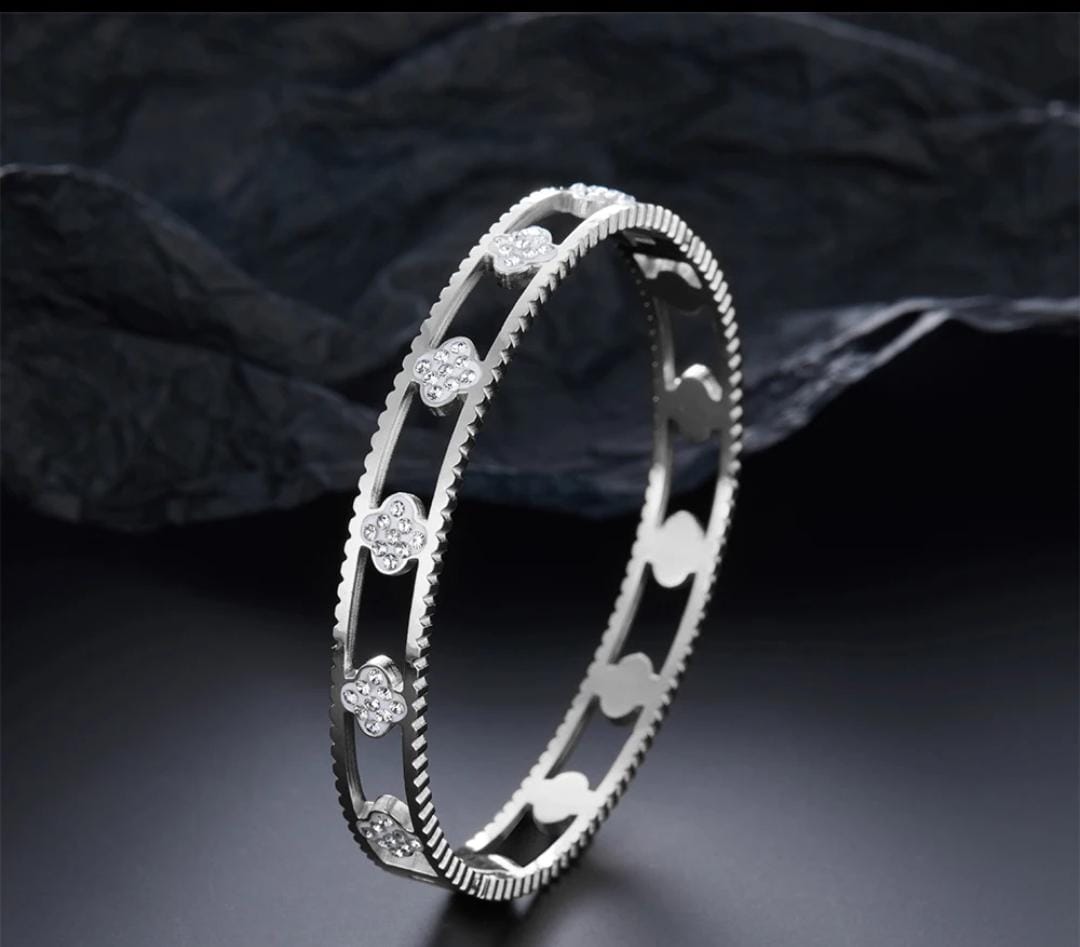 Rosette Bangle - Silver