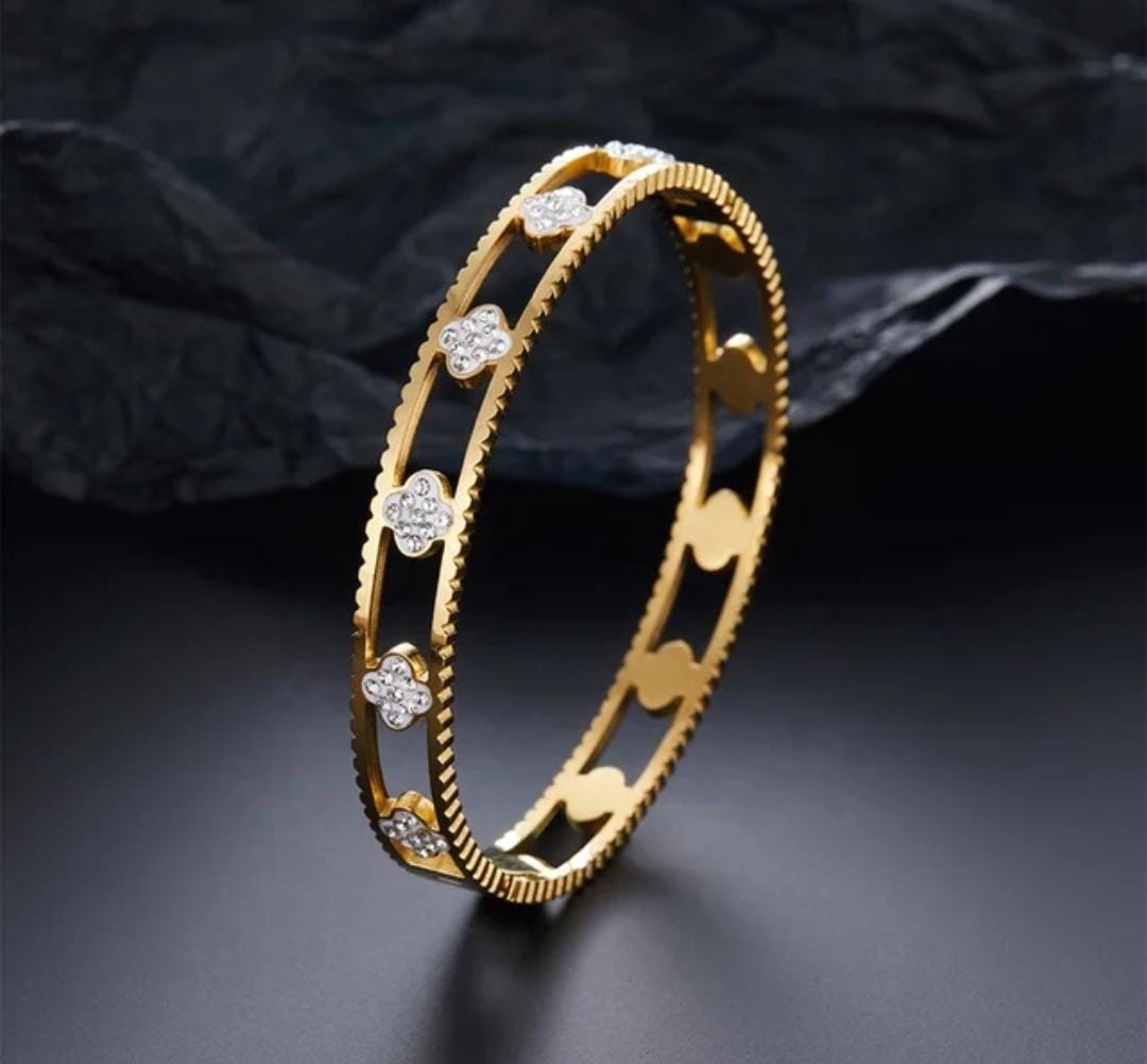 Rosette Bangle - Gold