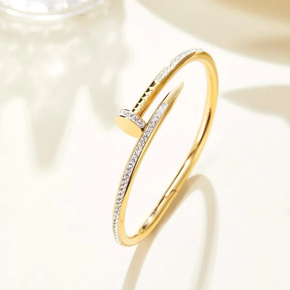 Nail Chic Bangle